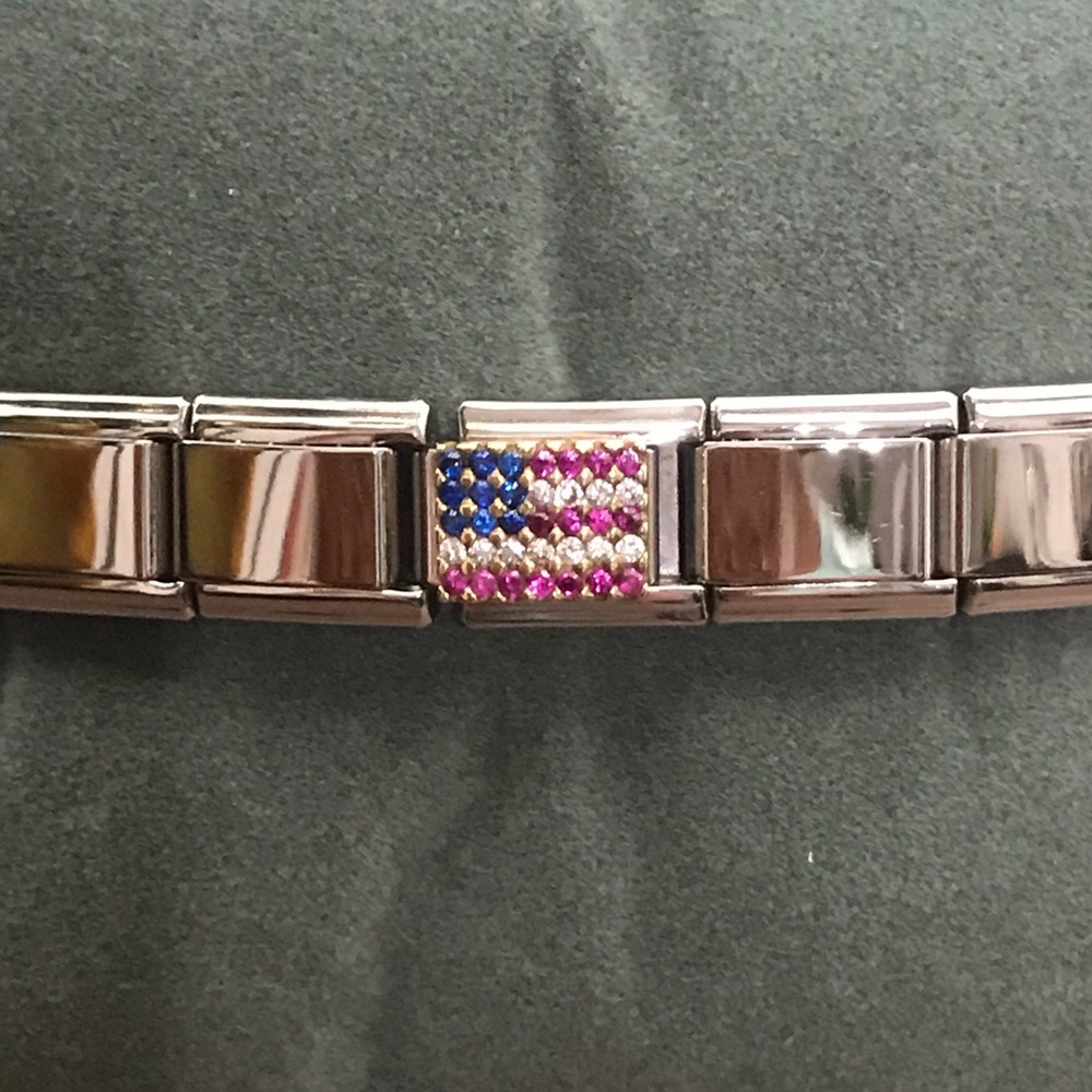 NWOT, Daria Add A Link Stretch Bracelet